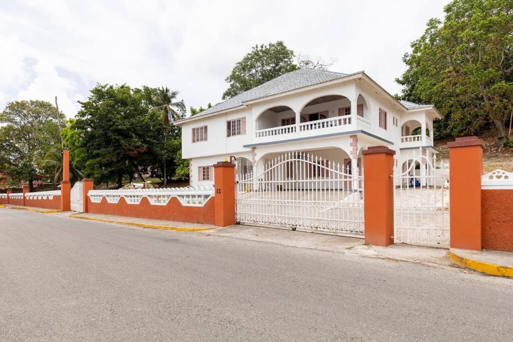 Shaw Park Gem Apt 12A Ocho Rios Exterior foto